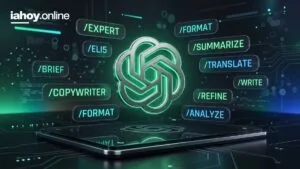 Logo de OpenAI sobre un telefono rodeado de botones con comandos como expert, eli5, brief y copywriter representando los atajos de escritura en ChatGPT